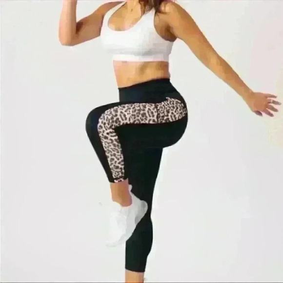 NWOT Zyia | Leopard Print Black Brilliant High
Rise Pocket Legging | Size 2 - Picture 2 of 5